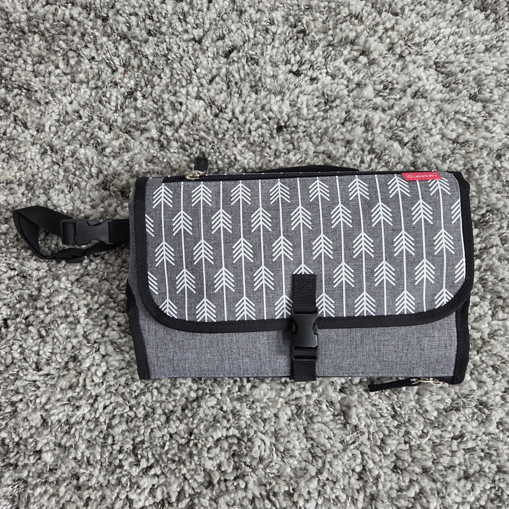 Leke Baby Gray White Arrow Portable Wipeable Padded Baby Changing Pad